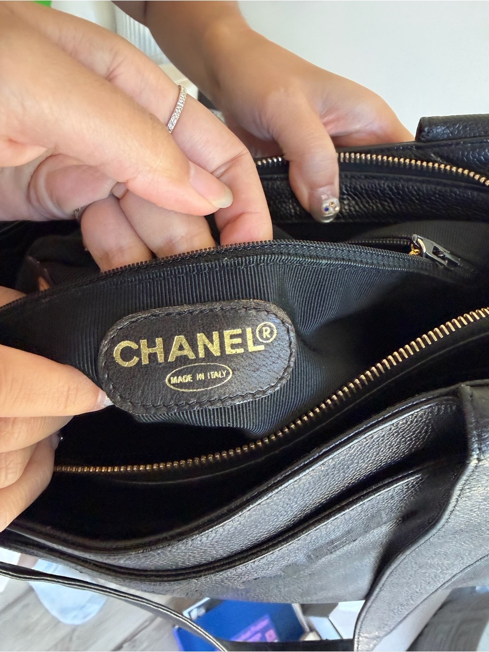 Chanel caviar vintage tote - Picture 7 of 8